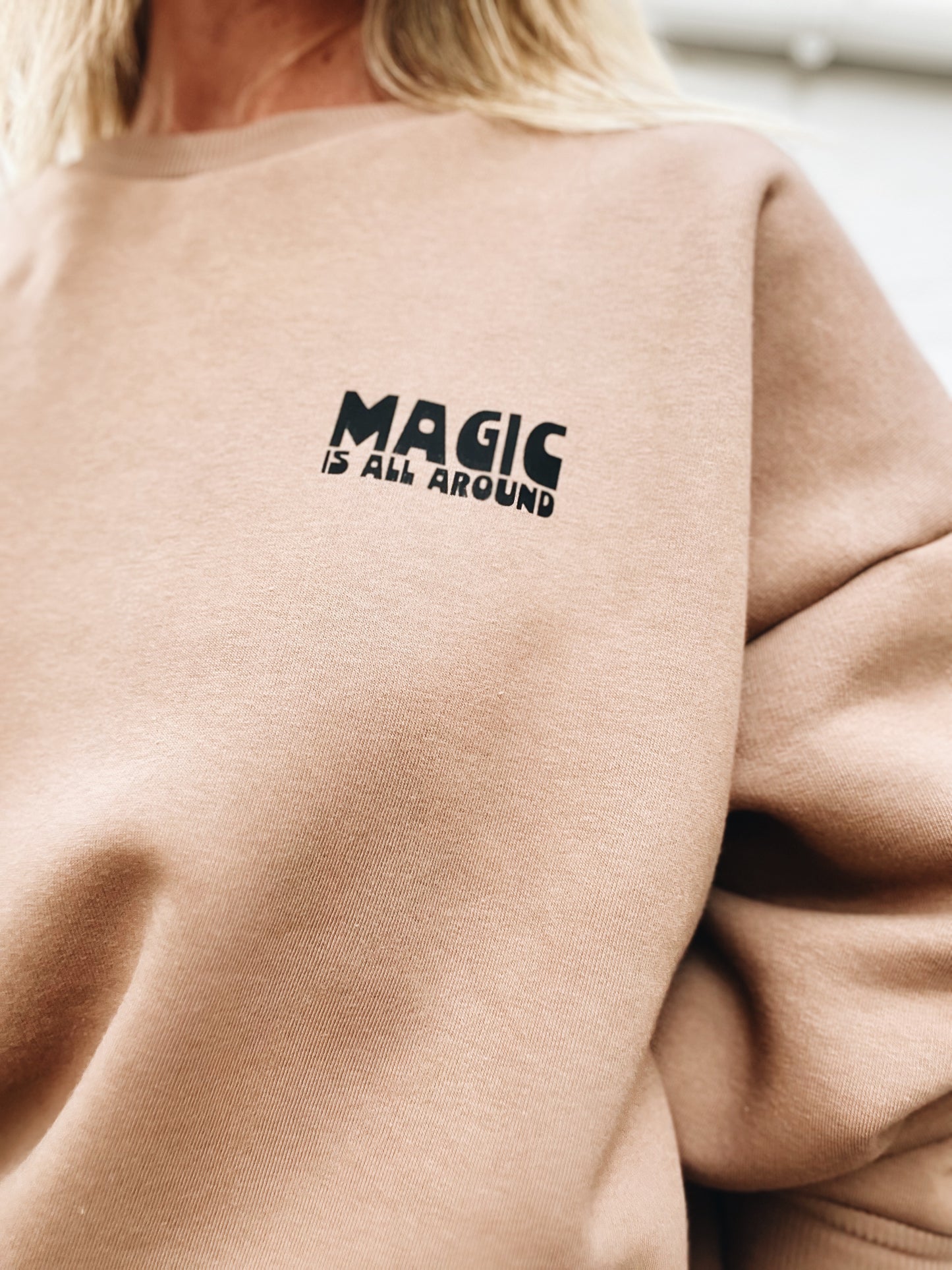 Sweat Adulte "Magic is all around "