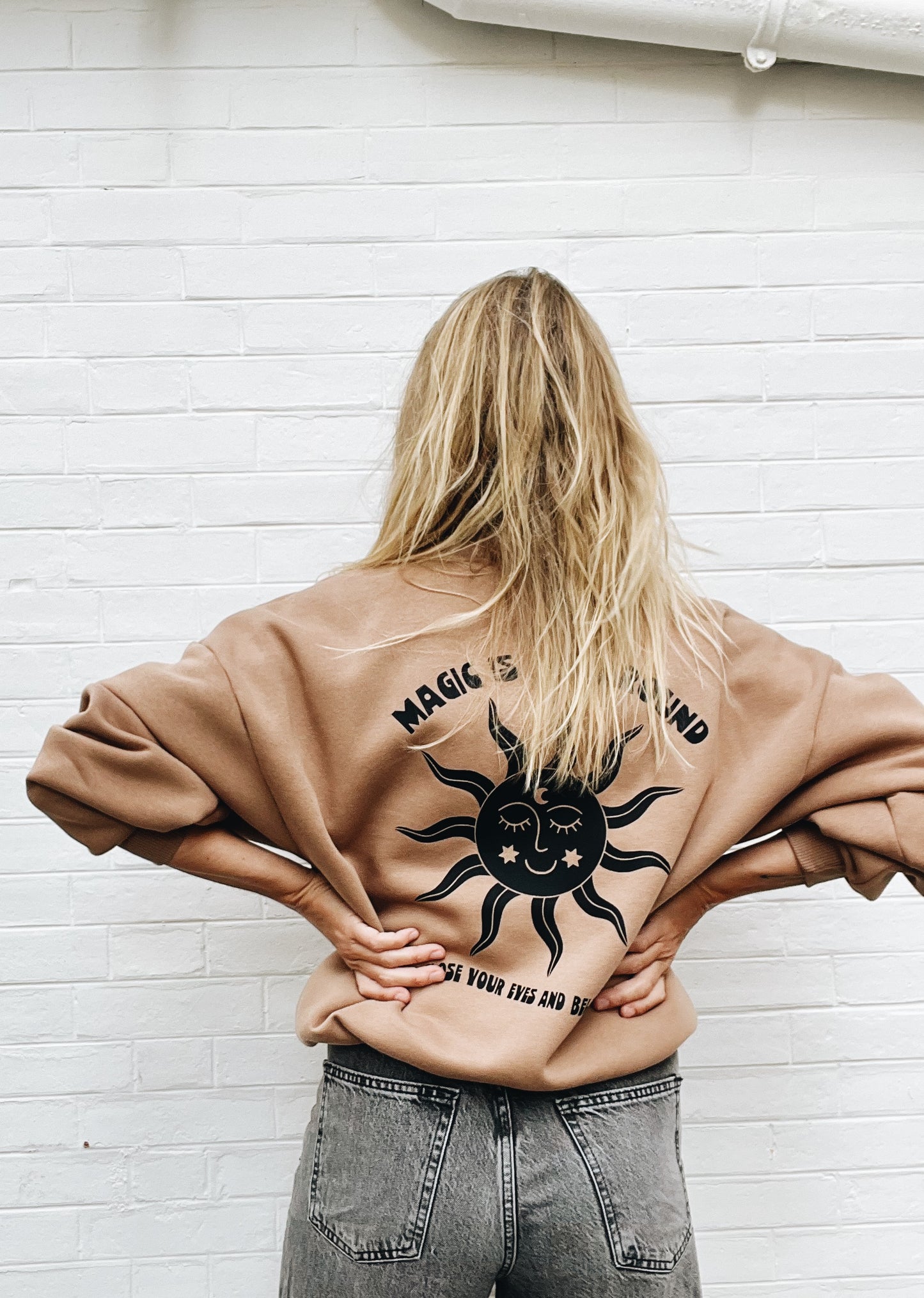 Sweat Adulte "Magic is all around "