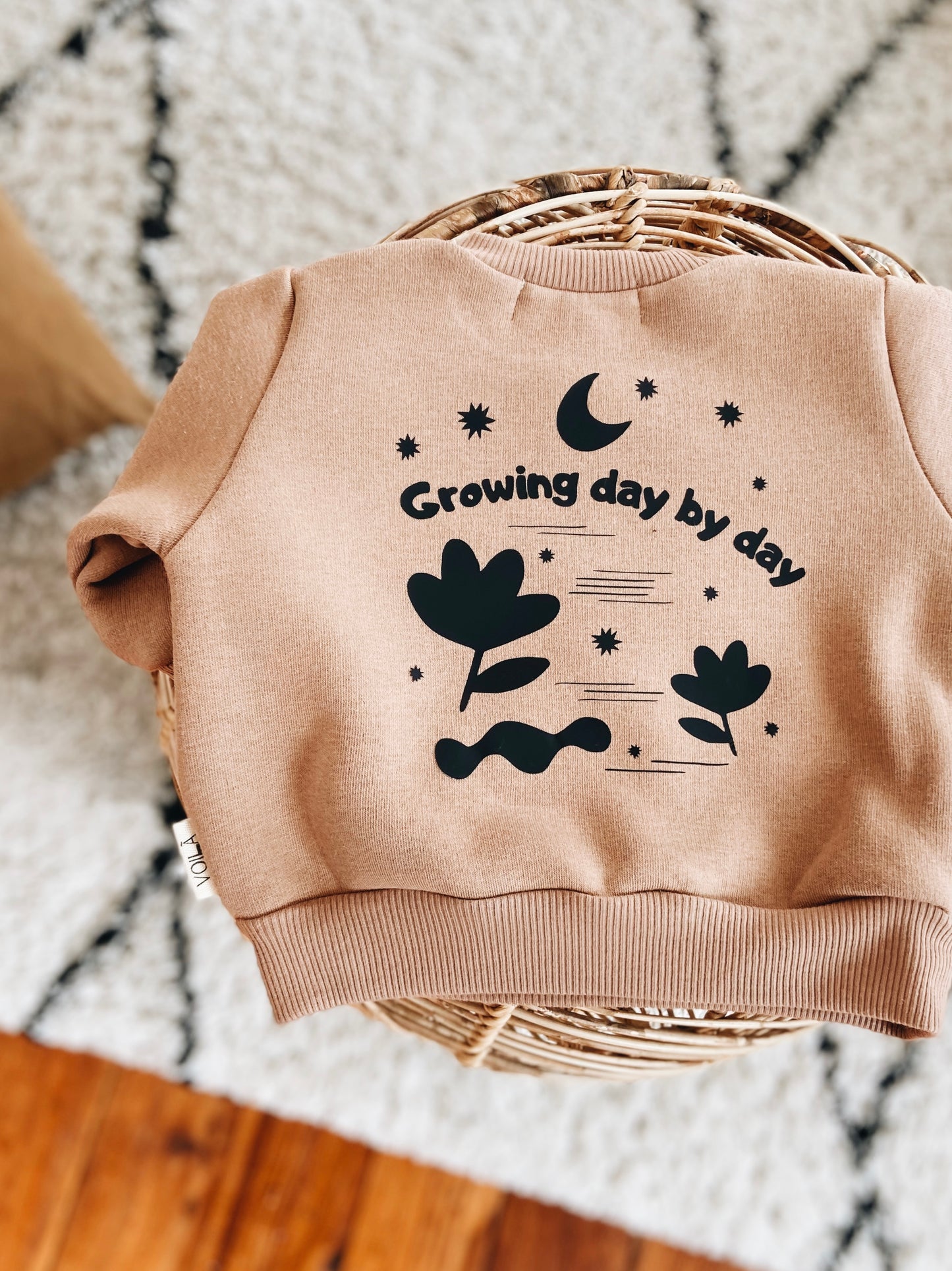 Sweatshirt Hazelnut "Growing day by day"