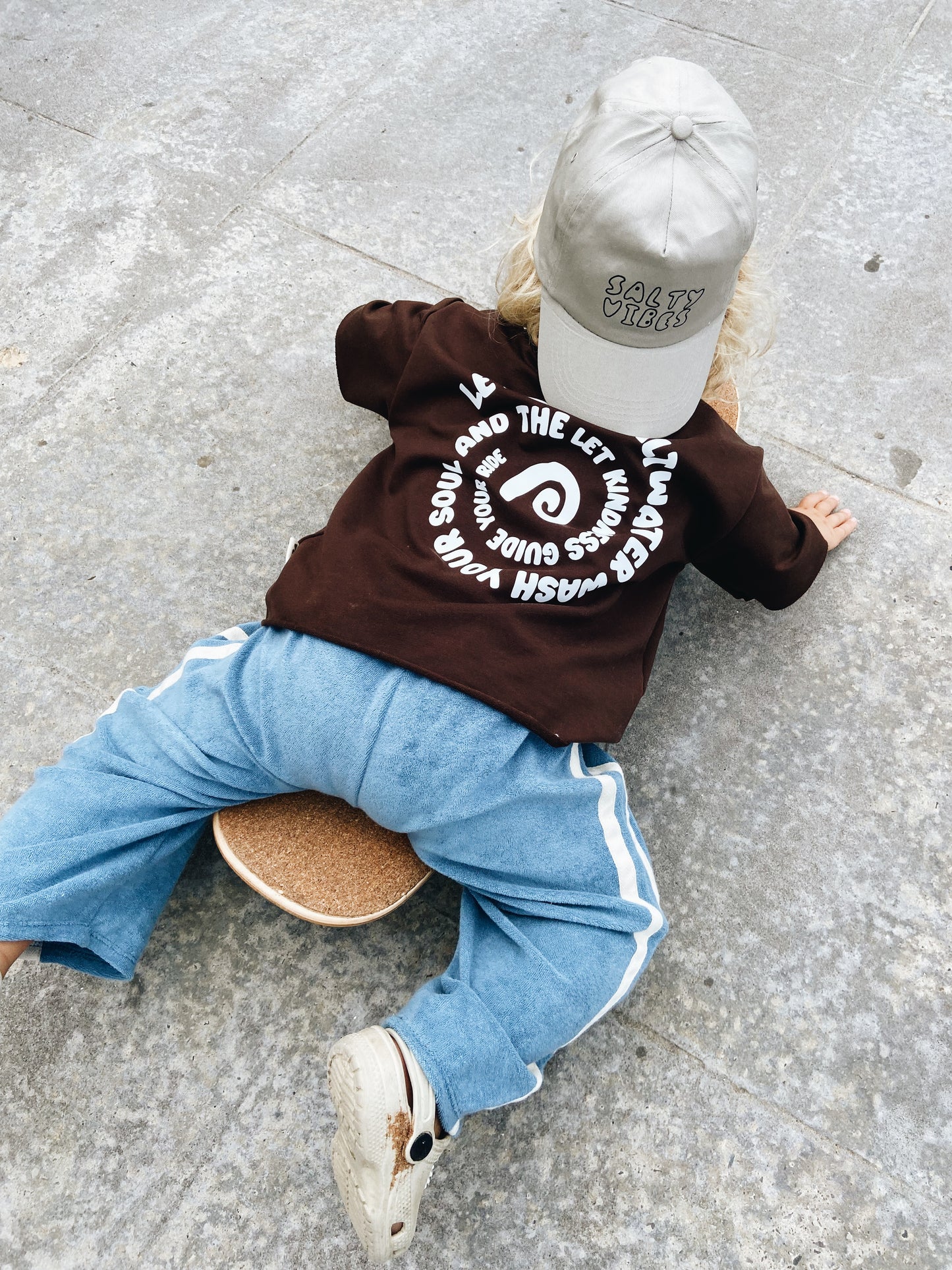 T-Shirt Oversize "Saltwater & kindness" - Chocolat Noir