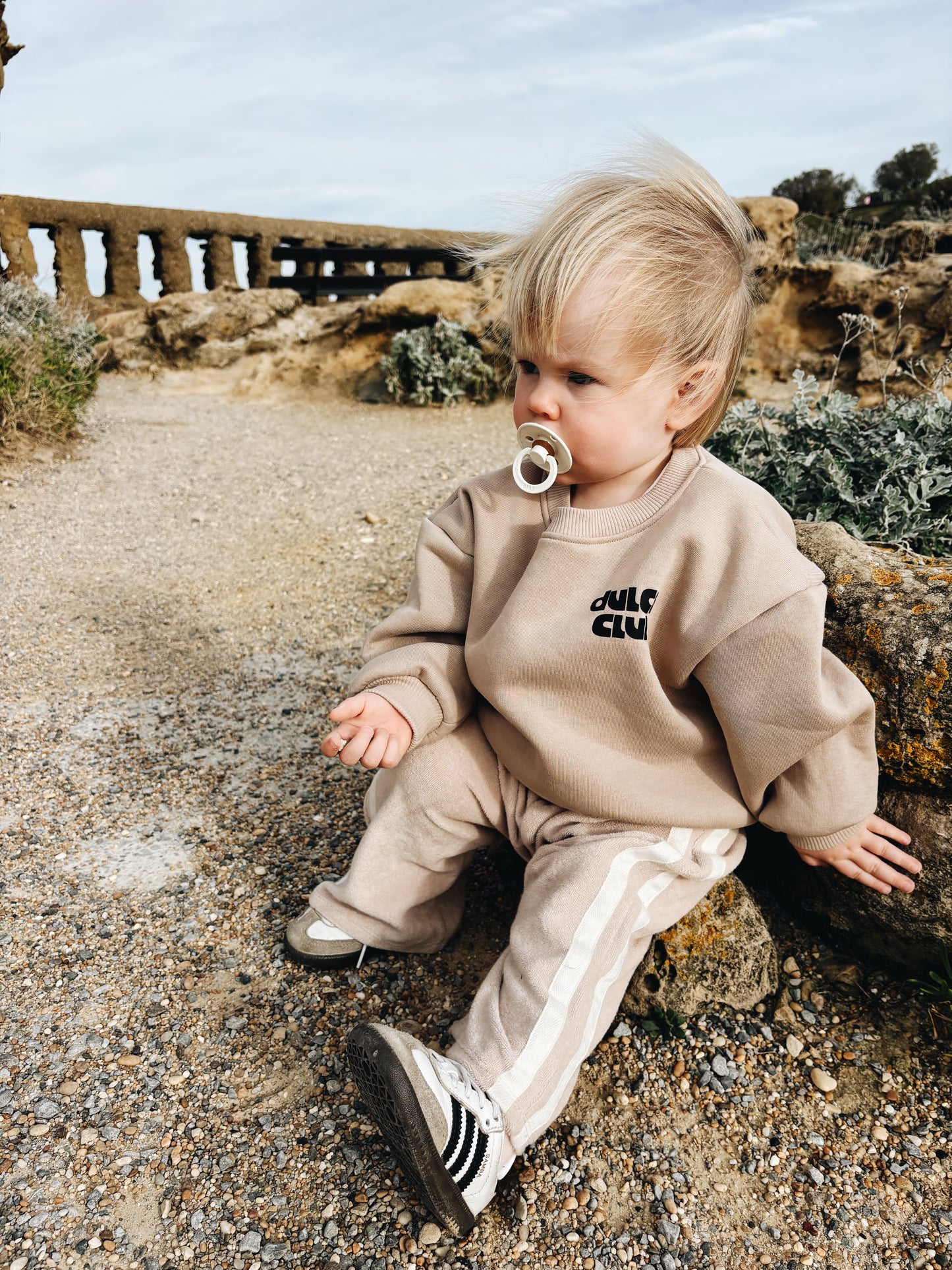 Sweat "Dulce Club Croissant" À Personnaliser - Beige Foncé