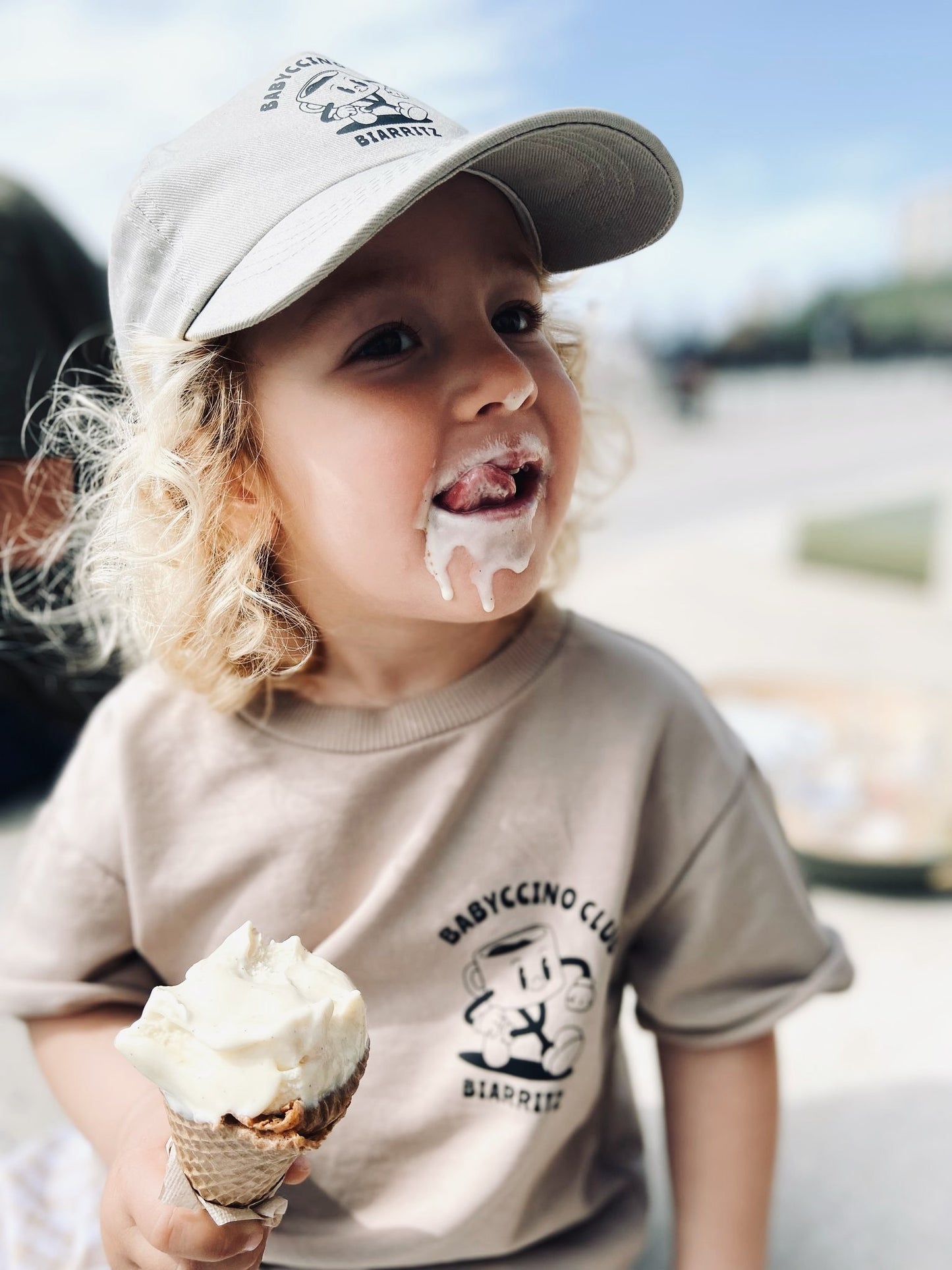 T-Shirt Oversize "Babyccino club" - Beige foncé