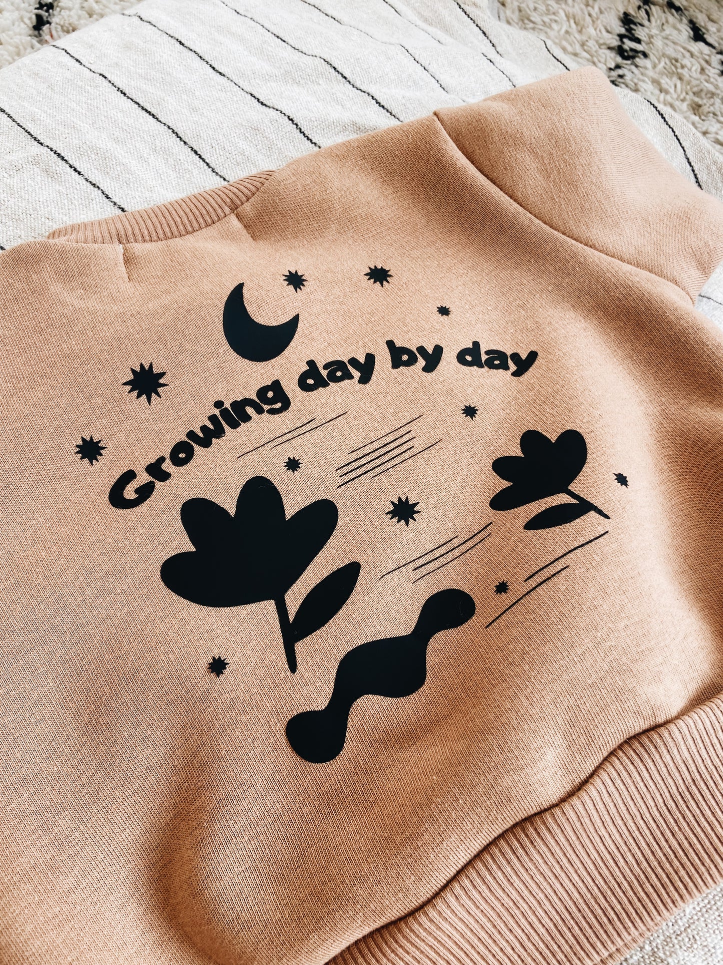 Sweatshirt Hazelnut "Growing day by day"